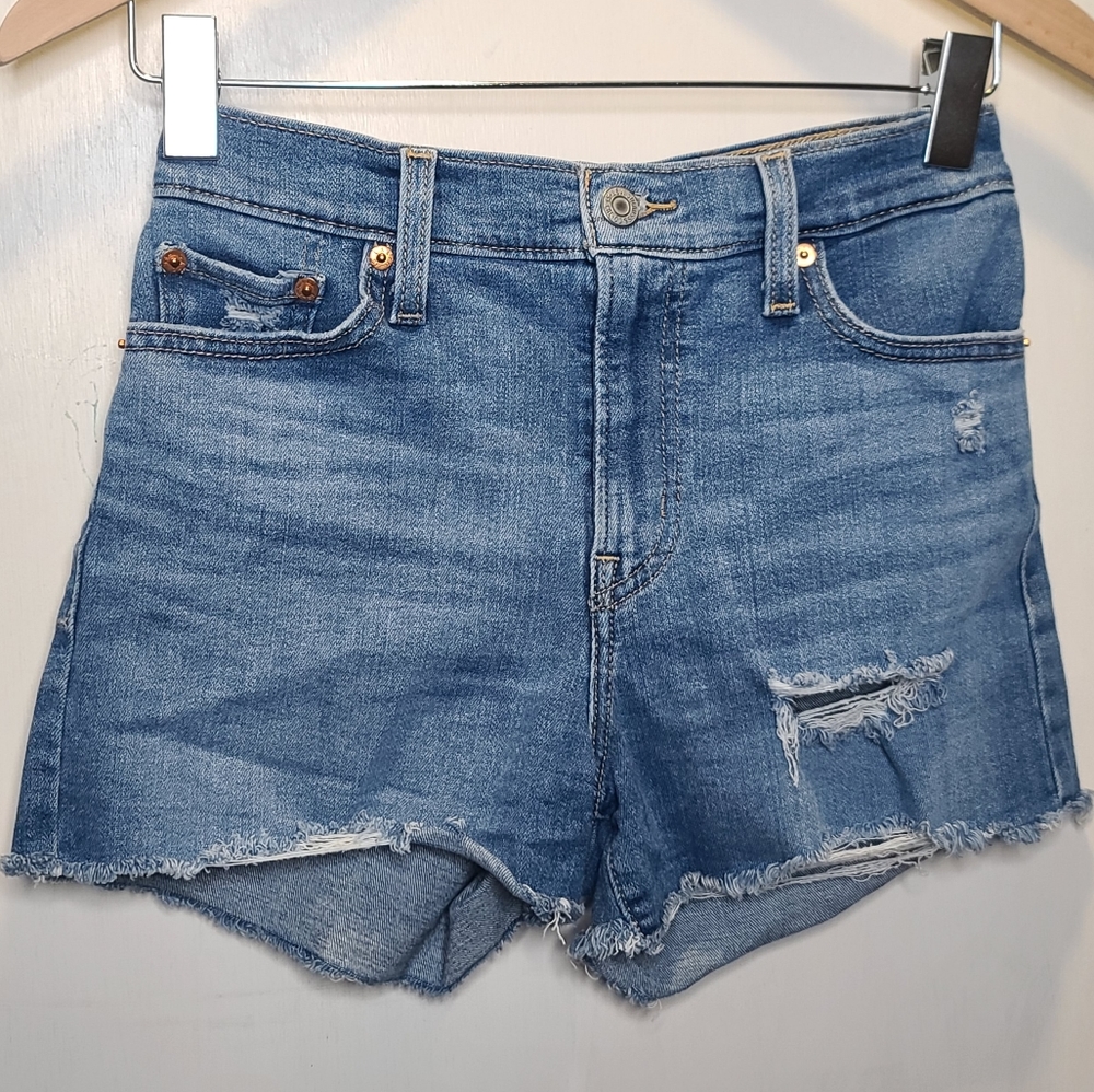 Levis high rise distressed shorts9